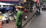 Tuyên truyền nhắc nhở hộ kinh doanh không lấn chiếm vỉa hè, phố hoa cây cảnh trên đường Hoàng Hoa Thám