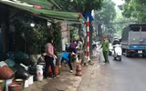 Tuyên truyền nhắc nhở hộ kinh doanh không lấn chiếm vỉa hè, phố hoa cây cảnh trên đường Hoàng Hoa Thám