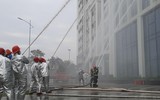 Tiếp cận tòa nhà bằng xe chuyên dụng, cứu người trong tình huống cháy giả định ở căn hộ Vinhomes Symphony