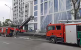 Tiếp cận tòa nhà bằng xe chuyên dụng, cứu người trong tình huống cháy giả định ở căn hộ Vinhomes Symphony