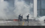 Tiếp cận tòa nhà bằng xe chuyên dụng, cứu người trong tình huống cháy giả định ở căn hộ Vinhomes Symphony
