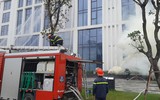 Tiếp cận tòa nhà bằng xe chuyên dụng, cứu người trong tình huống cháy giả định ở căn hộ Vinhomes Symphony