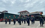 Chui vào container 'thử' sức nóng của lửa