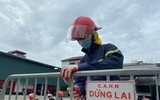 Chui vào container 'thử' sức nóng của lửa