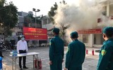 Xảy cháy nhà ở ngõ sâu, xe chữa cháy không tiếp cận được trong tình huống giả định