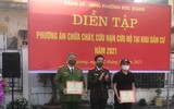 Xảy cháy nhà ở ngõ sâu, xe chữa cháy không tiếp cận được trong tình huống giả định