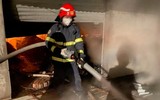 Ấn tượng đôi giày của lính cứu hỏa sau khi lao vào 'biển' lửa