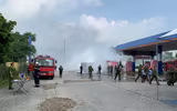 Xử lý nhanh tình huống xe ô tô đang nhập xăng xảy cháy 