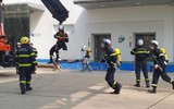 Diễn tập xử lý tình huống 3 người mắc kẹt trong đám cháy 