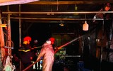 Dập tắt đám cháy nhà dân tại quận Hoàng Mai