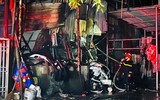 Dập tắt đám cháy nhà dân tại quận Hoàng Mai