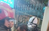 Lính cứu hoả kịp thời cứu và hướng dẫn nạn nhân mắc kẹt trong vụ cháy tại quán massage