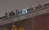 Lính cứu hoả kịp thời cứu và hướng dẫn nạn nhân mắc kẹt trong vụ cháy tại quán massage
