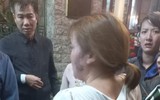 Lính cứu hoả kịp thời cứu và hướng dẫn nạn nhân mắc kẹt trong vụ cháy tại quán massage