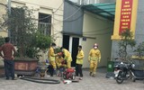  Người dân cùng lực lượng Công an đội nắng lắp điểm chữa cháy công cộng