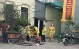  Người dân cùng lực lượng Công an đội nắng lắp điểm chữa cháy công cộng