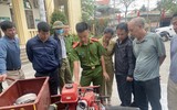  Người dân cùng lực lượng Công an đội nắng lắp điểm chữa cháy công cộng