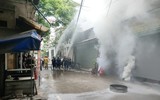  Người dân cùng lực lượng Công an đội nắng lắp điểm chữa cháy công cộng