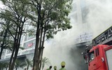 Điều xe thang, huy động lực lượng cứu người mắc kẹt trong tình huống cháy giả định