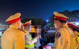 Cảnh sát giao thông xuyên đêm làm nhiệm vụ đảm bảo an toàn dịp Tết Dương lịch 2024