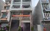 Người dân tham gia thực tập phương án thoát nạn bằng thang dây từ nhà cao tầng