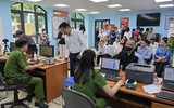 Người dân hồ hởi làm Luật Căn cước, tích hợp sinh trắc học