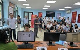 Người dân hồ hởi làm Luật Căn cước, tích hợp sinh trắc học