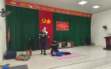 Cảnh sát hướng dẫn cứu nạn đuối nước cho hàng trăm người dân thuyền chài bên sông Đà 