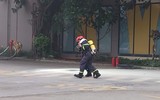 Hàng trăm người thực hành thoát nạn trong tình huống cháy giả định tại trung tâm thương mại
