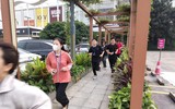 Hàng trăm người thực hành thoát nạn trong tình huống cháy giả định tại trung tâm thương mại