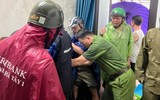 Hình ảnh Công an Hà Nội nỗ lực phục vụ nhân dân trong buổi sáng 26-8, khi trận mưa lớn gây ngập nhiều tuyến phố 