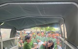 Nữ chiến sỹ Công an phường Phú Thượng tham gia bảo đảm ANTT sự kiện A80 