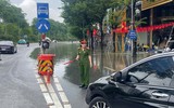Nữ chiến sỹ Công an phường Phú Thượng tham gia bảo đảm ANTT sự kiện A80 