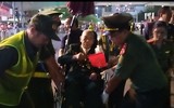 Công an Hà Nội hỗ trợ nhiều người dân đuối sức được chăm sóc y tế