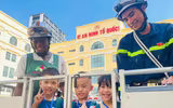 Thử làm “lính cứu hỏa nhí” trải nghiệm phương tiện ở Đội chữa cháy và CNCH khu vực số 14