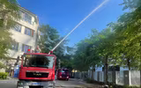 Cảnh sát phòng cháy hướng dẫn thầy và trò trải nghiệm kỹ năng an toàn trong hoả hoạn