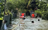 Công an Hà Nội huy động lực lượng hỗ trợ, giúp dân vùng ngập sâu tại các xã Nội Bài, Trung Giã, Đa Phúc, Sóc Sơn