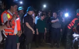 Thủ tướng Phạm Minh Chính và lãnh đạo Thành phố Hà Nội thị sát trong đêm, động viên các vùng ngoại thành bị ngập sâu trong nước