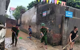 Công an Hà Nội giúp dân ổn định cuộc sống sau mưa lũ 