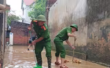 Công an Hà Nội giúp dân ổn định cuộc sống sau mưa lũ 
