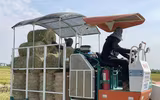 Thu gom rơm- nghề đội nắng kiếm tiền triệu giữa cánh đồng 