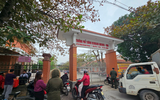 Hiện trường vụ sập trần gỗ lớp học khiến nhiều học sinh bị thương
