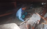 Hiện trường vụ sập trần gỗ lớp học khiến nhiều học sinh bị thương