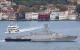 [ẢNH] Thổ Nhĩ Kỳ chặn eo biển Bosphorus khiến tàu hải quân Nga không thể tới Syria