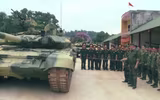 [ẢNH] Báo Nga ngạc nhiên và thích thú trước xe tăng T-90 bằng bê tông của Việt Nam