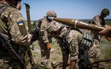 [ẢNH] Chiến sự Ukraine bùng nổ sau vụ pháo kích thiệt mạng chỉ huy ly khai miền Đông?