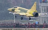 [ẢNH] Tiêm kích MiG-35 Nga lại thất bại trước JF-17 Pakistan