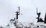 [ẢNH] Quốc kỳ Việt Nam tung bay trên tàu tuần tra USCGC John Midgett 