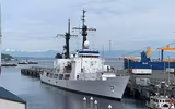 [ẢNH] Quốc kỳ Việt Nam tung bay trên tàu tuần tra USCGC John Midgett 