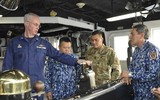 [ẢNH] Quốc kỳ Việt Nam tung bay trên tàu tuần tra USCGC John Midgett 